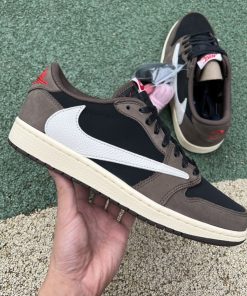 JORDAN x TRAVIS SCOTT